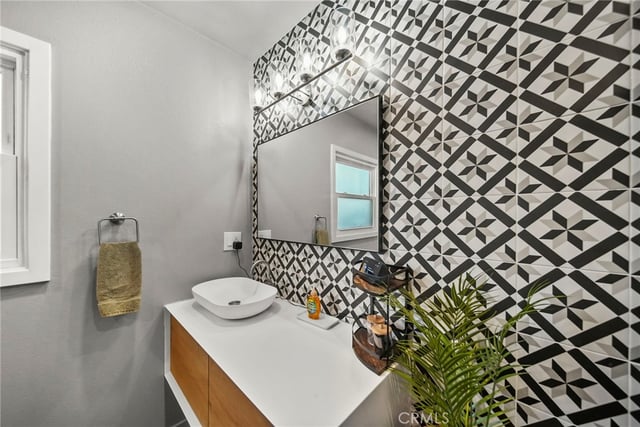 9306 S 10th, Inglewood, CA 90305 — photo 19 of 35