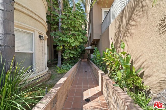 917 S New Hampshire Avenue 414, Los Angeles, CA 90006 — photo 11 of 41