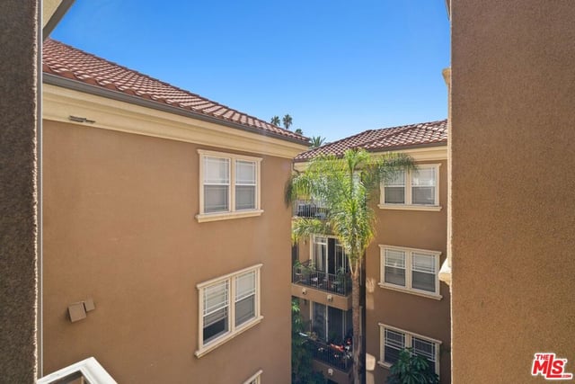 917 S New Hampshire Avenue 414, Los Angeles, CA 90006 — photo 17 of 41