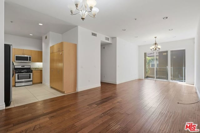 917 S New Hampshire Avenue 414, Los Angeles, CA 90006 — photo 2 of 41