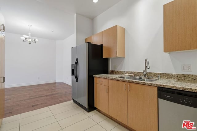 917 S New Hampshire Avenue 414, Los Angeles, CA 90006 — photo 24 of 41