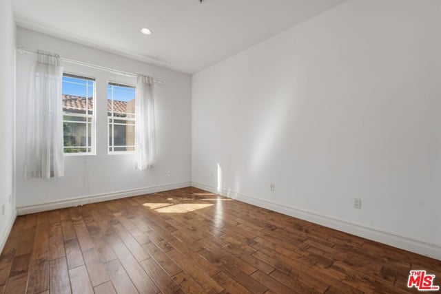 917 S New Hampshire Avenue 414, Los Angeles, CA 90006 — photo 31 of 41