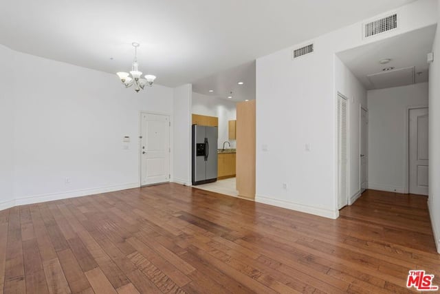 917 S New Hampshire Avenue 414, Los Angeles, CA 90006 — photo 4 of 41