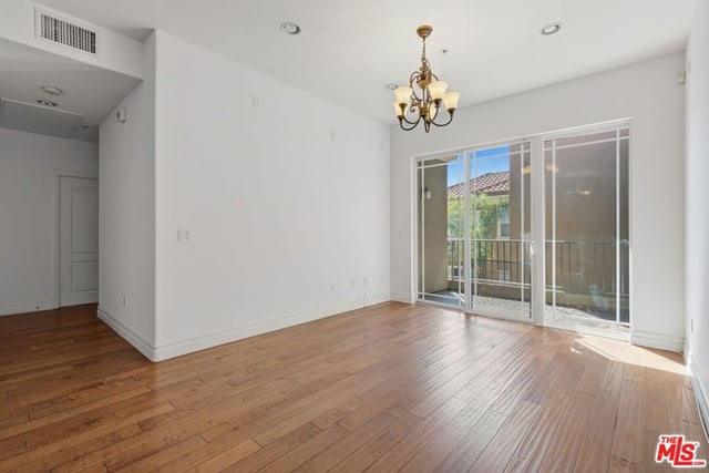 917 S New Hampshire Avenue 414, Los Angeles, CA 90006 — photo 6 of 41