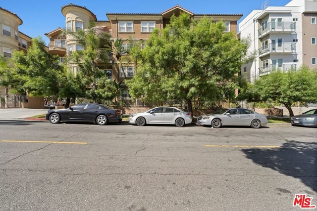 917 S New Hampshire Avenue 414, Los Angeles, CA 90006 — photo 9 of 41