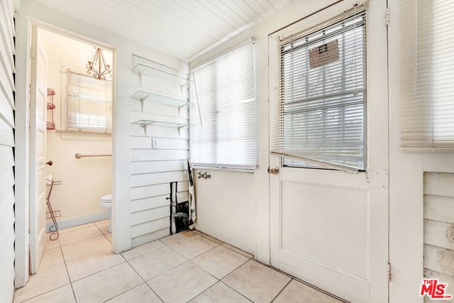 320 W 46th Street, Los Angeles, CA 90037 — photo 13 of 19