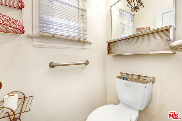 320 W 46th Street, Los Angeles, CA 90037 — photo 14 of 19