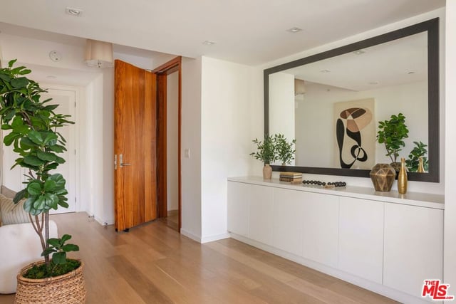 1705 Ocean Avenue 307, Santa Monica, CA 90401 — photo 3 of 21