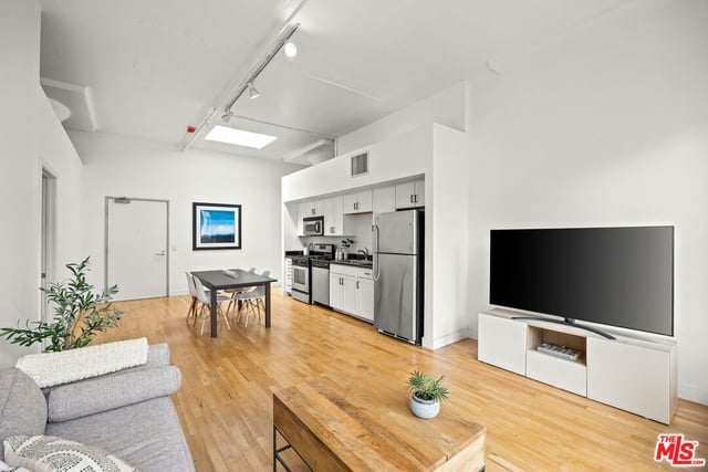420 S San Pedro Street 628, Los Angeles, CA 90013 — photo 13 of 43