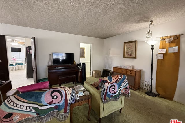 3810 S Dunsmuir Avenue, Los Angeles, CA 90008 — photo 4 of 32