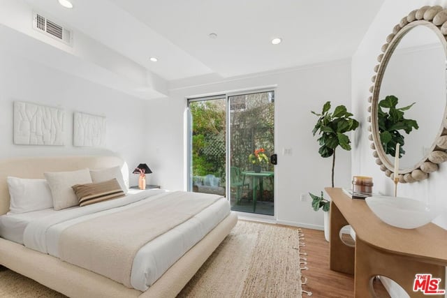 1244 14th Street E, Santa Monica, CA 90404 — photo 11 of 31