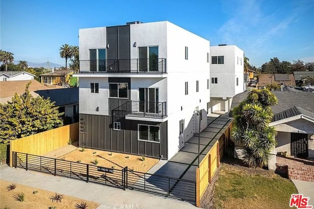 2630 W 17th Street, Los Angeles, CA 90019 — photo 2 of 2