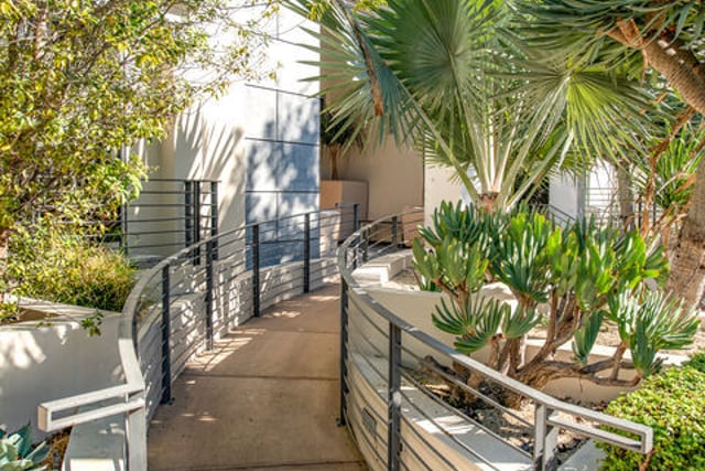 928 N Croft Avenue 202, West Hollywood, CA 90069 — photo 4 of 30