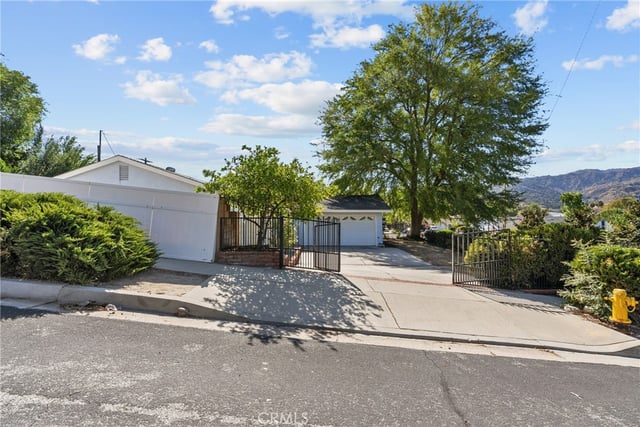 24716 Fain, Newhall, CA 91321 — photo 41 of 43