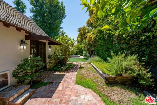 23057 Sylvan Street, Woodland Hills, CA 91367 — photo 38 of 43