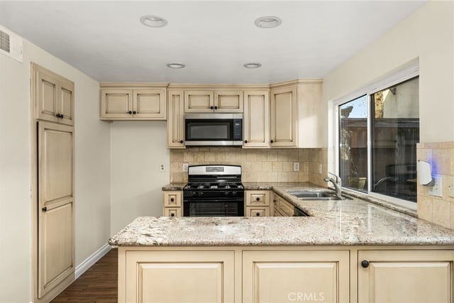 1629 Stonewood Court, San Pedro, CA 90732 — photo 11 of 43