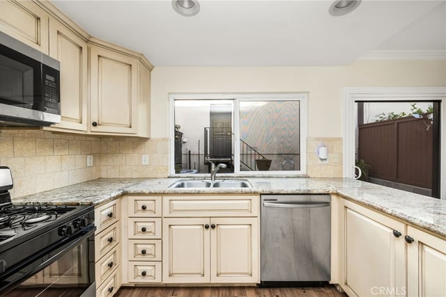 1629 Stonewood Court, San Pedro, CA 90732 — photo 13 of 43