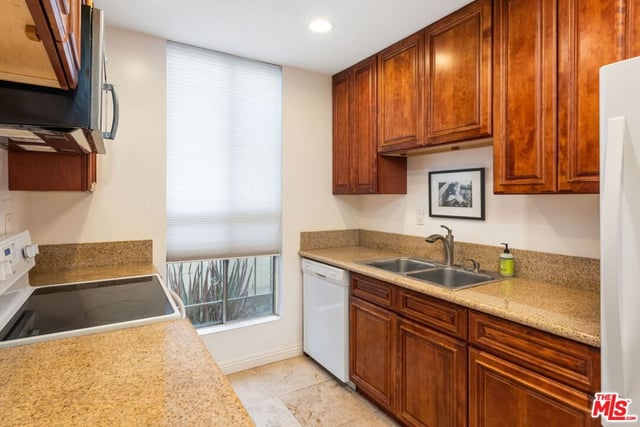 320 S Gramercy Place 105, Los Angeles, CA 90020 — photo 12 of 22