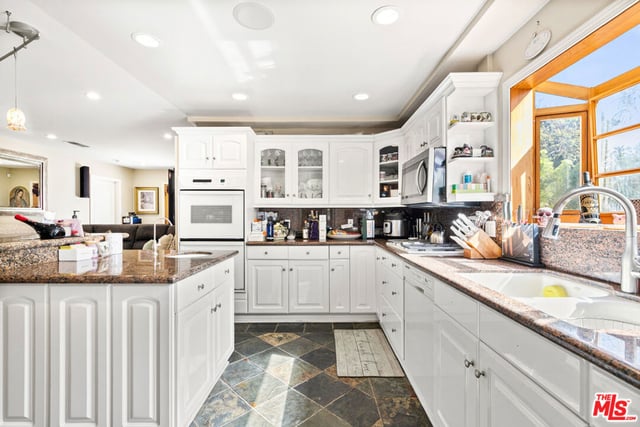 3312 Grand View Boulevard, Los Angeles, CA 90066 — photo 15 of 36