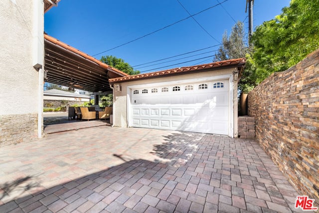 3312 Grand View Boulevard, Los Angeles, CA 90066 — photo 4 of 36
