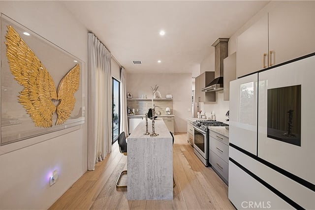 8840 Ashcroft, Los Angeles, CA 90048 — photo 10 of 34