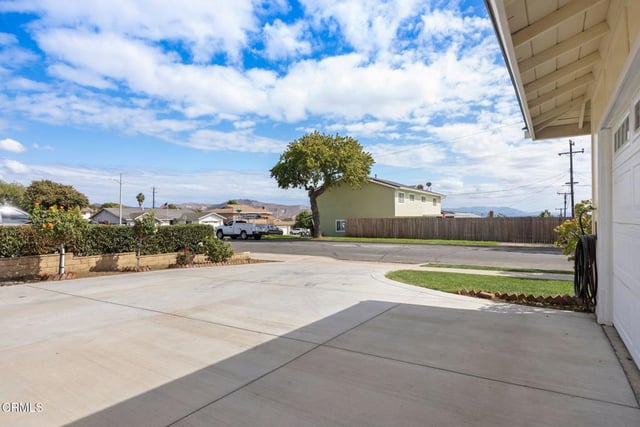 11225 Casa Street, Ventura, CA 93004 — photo 4 of 35