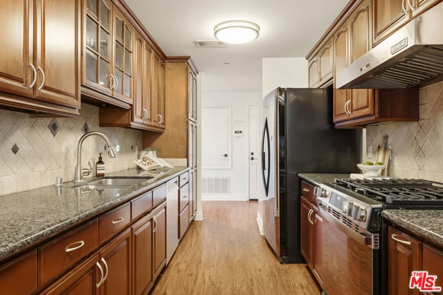 2486 S Centinela Avenue 303, Los Angeles, CA 90064 — photo 17 of 32