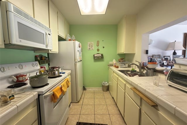 5460 White Oak Avenue E225, Encino, CA 91316 — photo 2 of 7