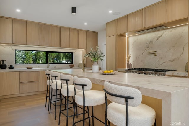 5551 Valerie Avenue, Woodland Hills, CA 91367 — photo 15 of 44