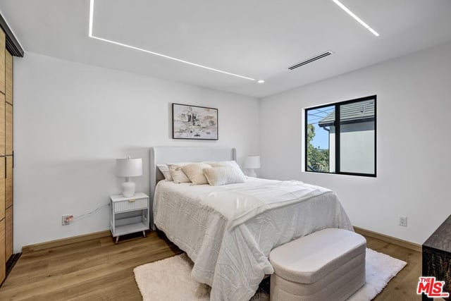 11404 Biona Drive, Los Angeles, CA 90066 — photo 11 of 35