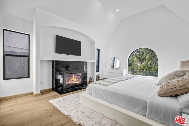 11404 Biona Drive, Los Angeles, CA 90066 — photo 17 of 35