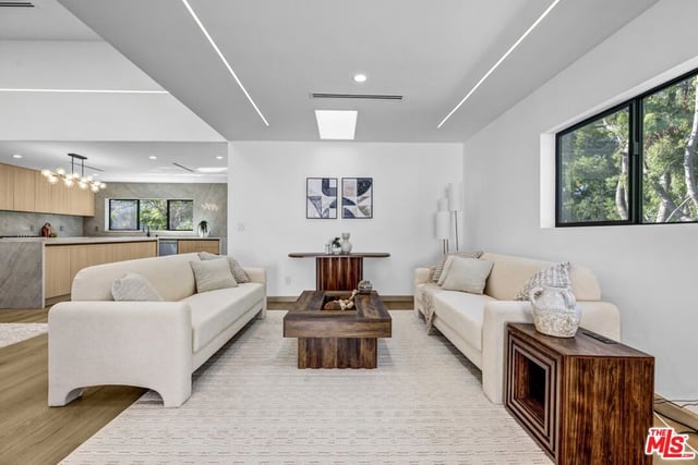 11404 Biona Drive, Los Angeles, CA 90066 — photo 9 of 35