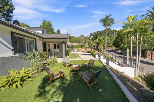 4223 Mooncrest Place, Encino, CA 91436 — photo 3 of 40