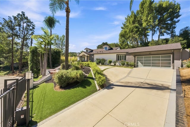 4223 Mooncrest Place, Encino, CA 91436 — photo 4 of 40