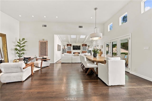 4223 Mooncrest Place, Encino, CA 91436 — photo 8 of 40