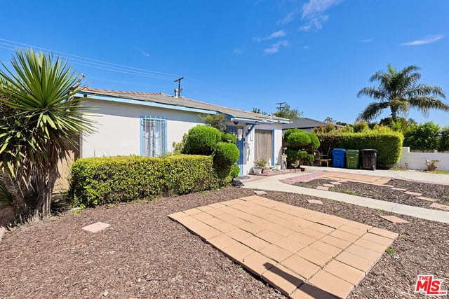 12827 Walsh Avenue, Los Angeles, CA 90066 — photo 3 of 11
