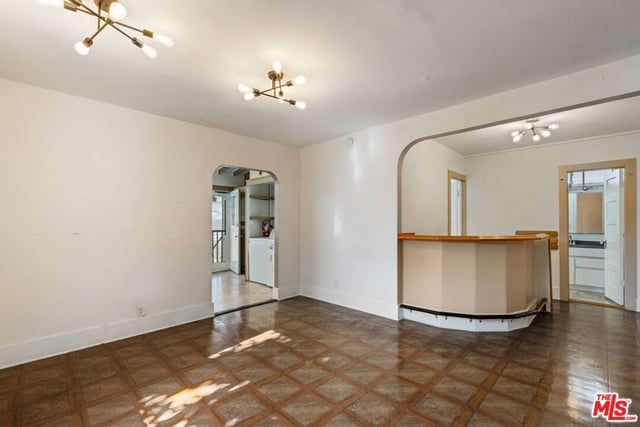 2421 Glyndon Avenue, Venice, CA 90291 — photo 8 of 35