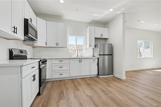 2217 San Francisco Avenue, Long Beach, CA 90806 — photo 6 of 49