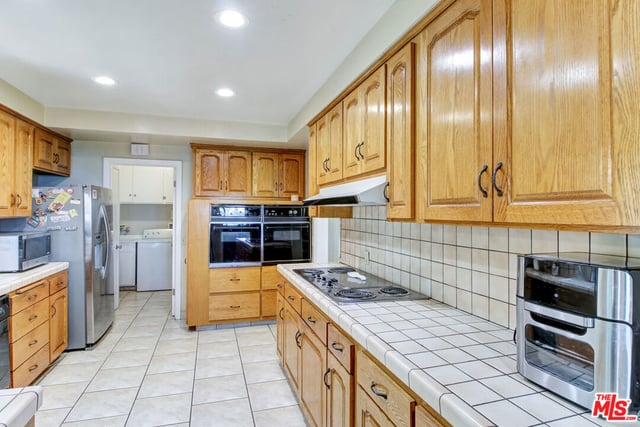 4152 Terraza Drive, Los Angeles, CA 90008 — photo 15 of 24