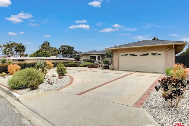 4152 Terraza Drive, Los Angeles, CA 90008 — photo 2 of 24