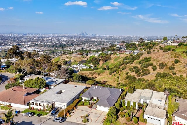 4152 Terraza Drive, Los Angeles, CA 90008 — photo 3 of 24
