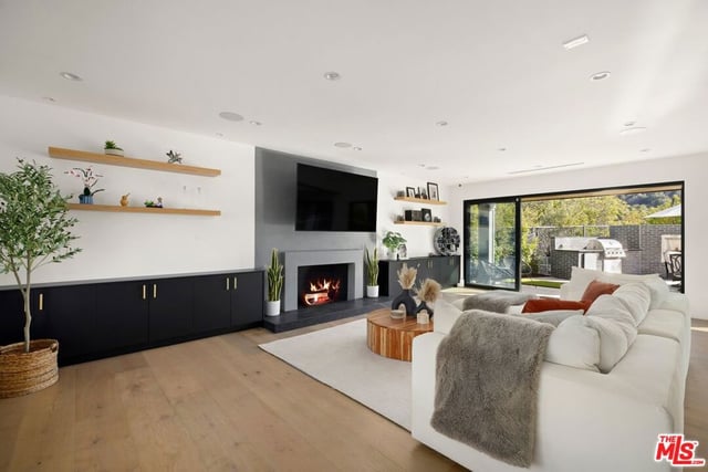 11454 Dona Evita Drive, Studio City, CA 91604 — photo 4 of 24