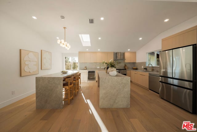 20877 Kelvin Place, Woodland Hills, CA 91367 — photo 4 of 38