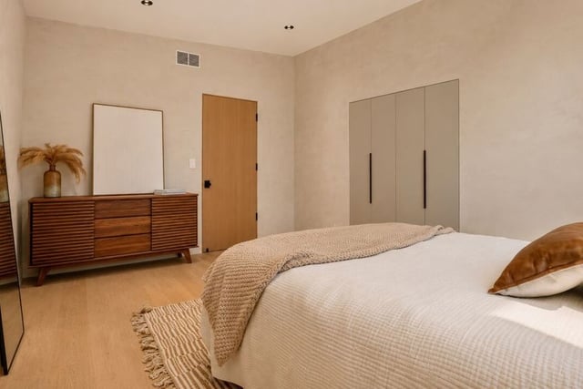 5576 El Canon Avenue, Woodland Hills, CA 91367 — photo 30 of 55