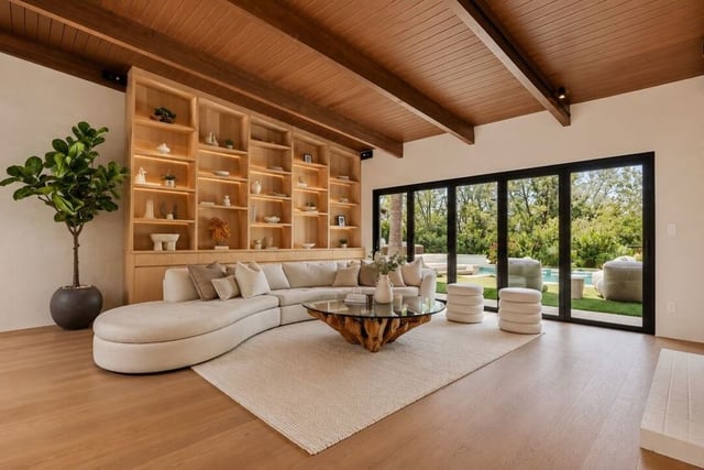 5576 El Canon Avenue, Woodland Hills, CA 91367 — photo 8 of 55