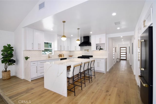 17420 Collins Street, Encino, CA 91316 — photo 11 of 33