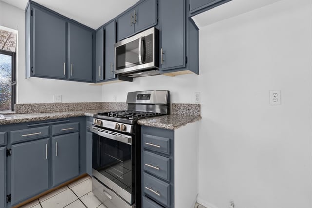 2957 E Avenue R2, Palmdale, CA 93550 — photo 11 of 31