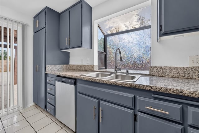 2957 E Avenue R2, Palmdale, CA 93550 — photo 12 of 31