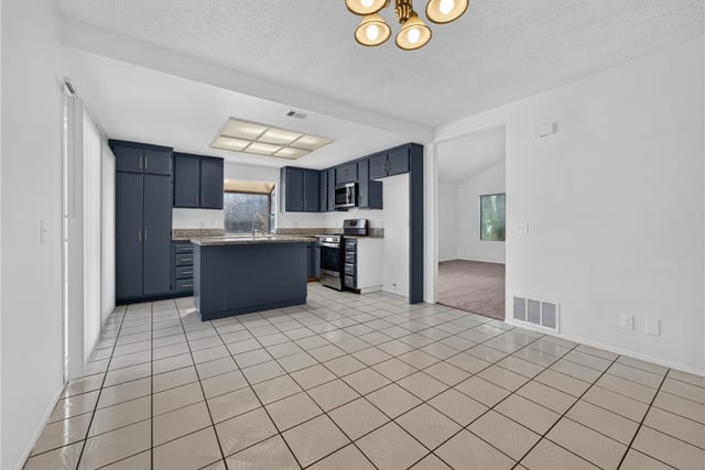 2957 E Avenue R2, Palmdale, CA 93550 — photo 9 of 31