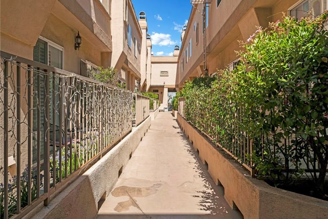 5242 Vesper 7, Sherman Oaks, CA 91411 — photo 40 of 43